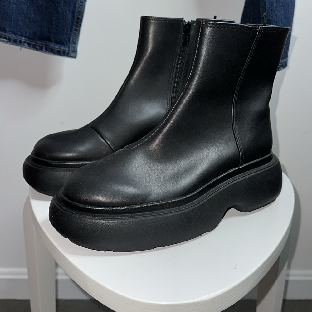 H&M Platform Boots in Black - Picture 3 of 8